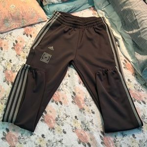 Barely used MEN’s Original Adidas x Kanye West Calabasas sweat pant in XS